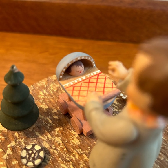 Vintage Musical Baby Anri Wood Reuge
mother with baby in a cradle Switzerland - Picture 5 of 9